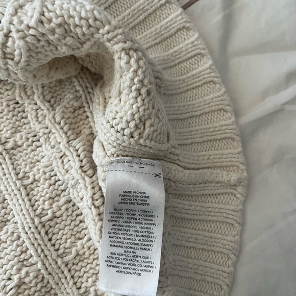 Ivory cable knit sweater. Comfortable and warm. - Picture 4 of 7